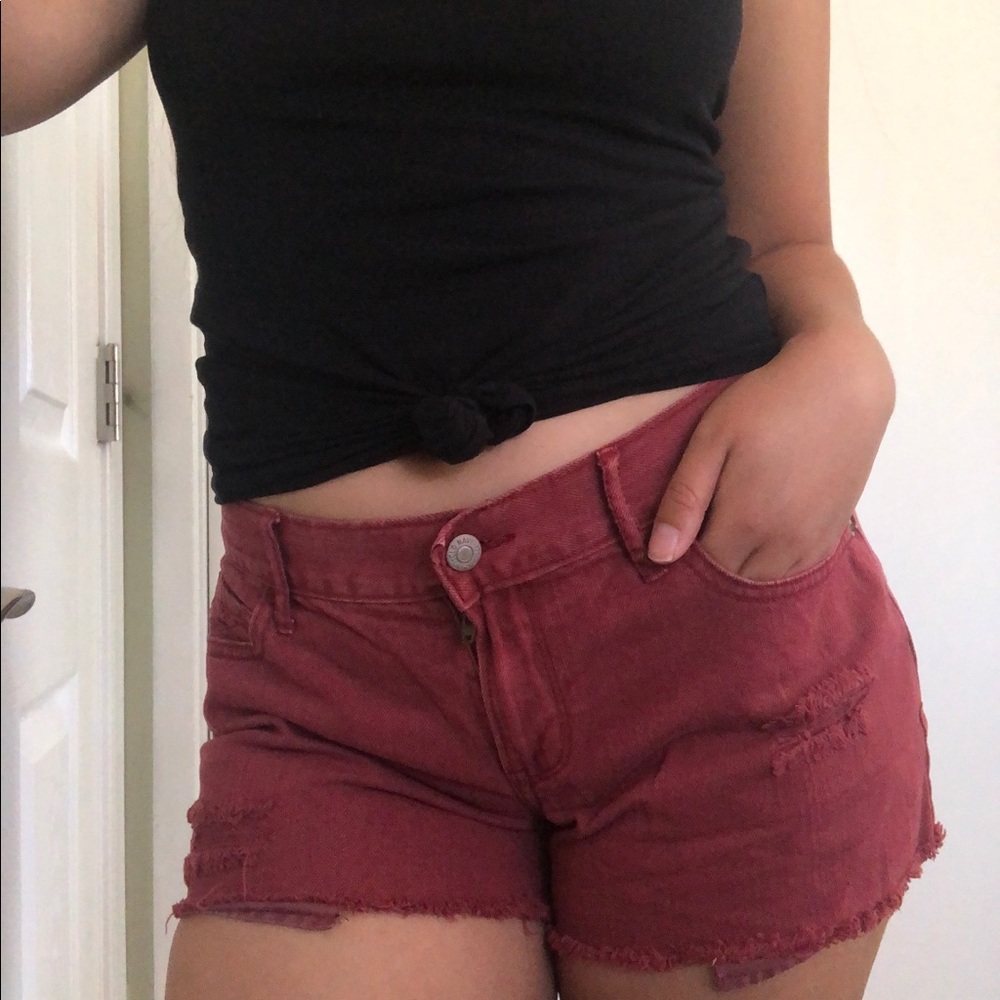 Old Navy Red Distressed Short-Shorts w Raw Hem ❤️